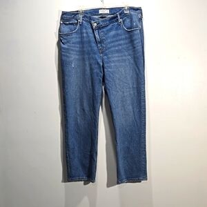 Abercrombie & Fitch 90s Straight Ultra High Rise 34W Short